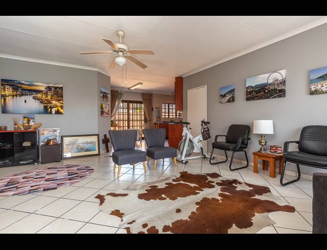 3 BEDROOM CLUSTER TO LET IN NEW MARKET